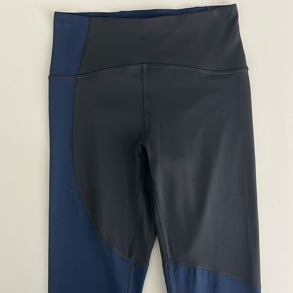 Lululemon Nulu Colour Block High-Rise Crop 23" Black / True Navy Size 4 - Picture 5 of 12